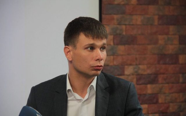 У Сумах дрібний чиновник з партії Порошенка володіє розкішним таунхаусом