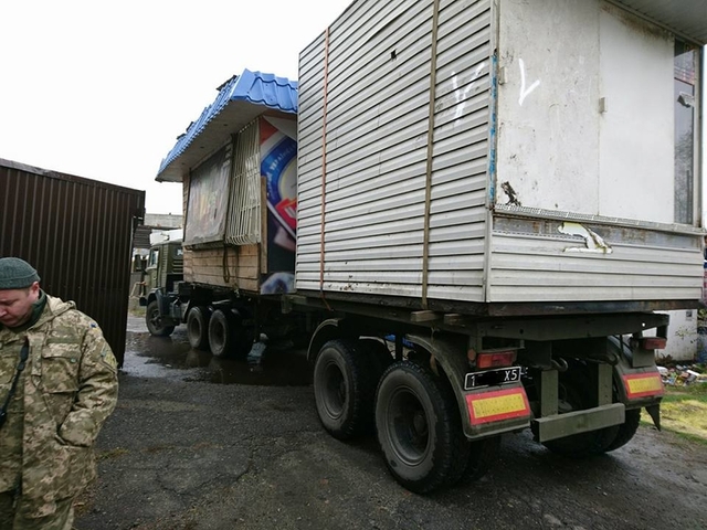 Мэрия Днепра отдала армии 100 "арестованных" МАФов. Опубликованы фото и видео