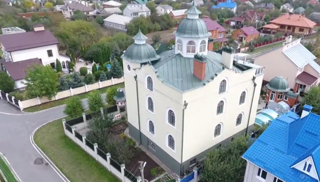Полтавский судья поселился в «храме» (ВИДЕО)