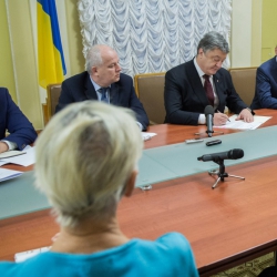 Порошенко гарантирует вклады в финкомпаниях «Михайловского»