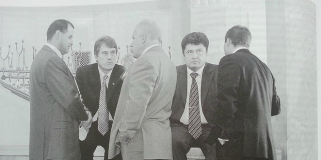 В Сети опубликовали раритетные фотографии Ющенко с Порошенко