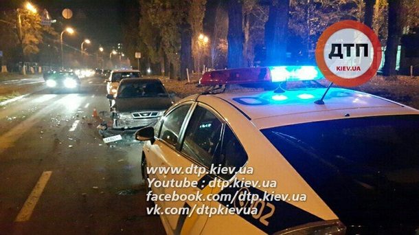 В Киеве произошло масштабное ДТП со стрельбой, погоней и наездом на полицейского