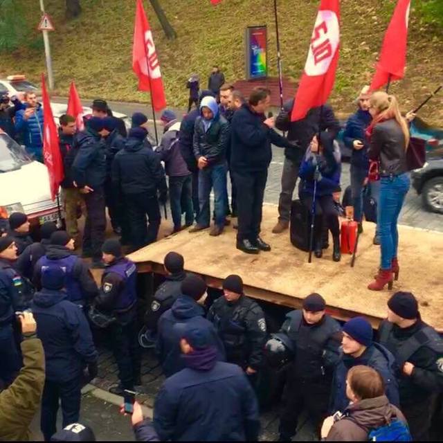 Балашов призывает блокировать Нацбанк и захватывать правительственный квартал