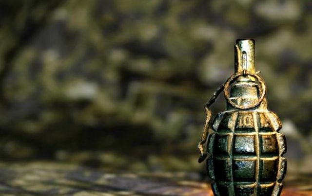 У центрі Києва п’яний чоловік кинув гранату у двір багатоповерхівки