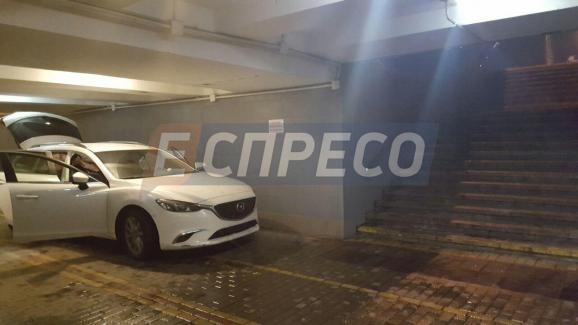 У столиці авто “припаркувалося” у підземному переході