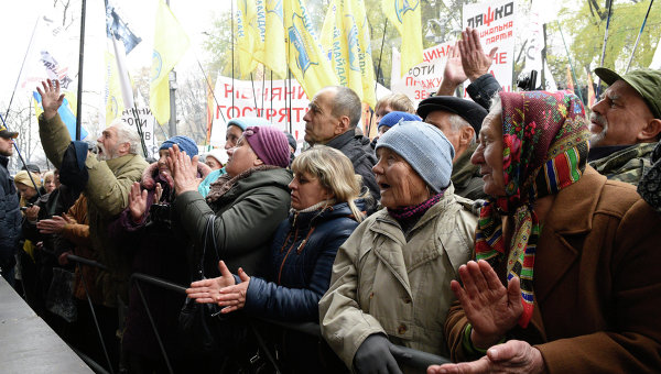 "Батькивщина" планирует свозить в Киев проплаченных митингующих за деньги Оппоблока, - депутат
