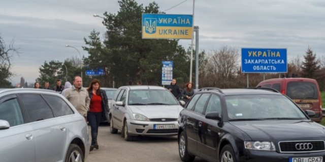 На Закарпатье активисты продолжили блокировать границу