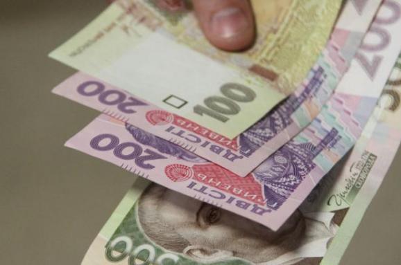 Про що мовчить влада: 7 незручних питань про стрімке підвищення "мінімалки" для українців