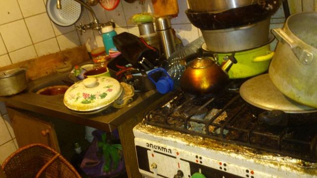 Кошмар арендатора: журналисты показали самую грязную квартиру в Киеве