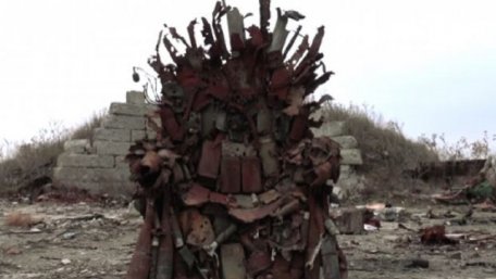 Волонтери продають “Залізний трон”, щоб зібрати кошти на АТО