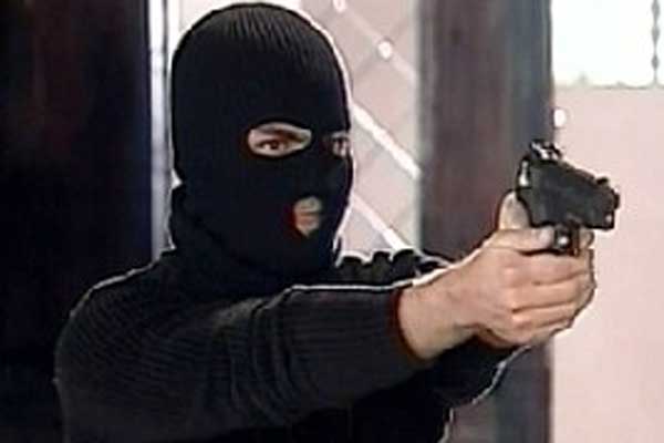 В Киеве неизвестный с ножом напал на прохожего