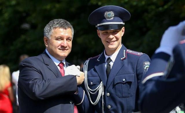 Аваков принял отставку Деканоидзе