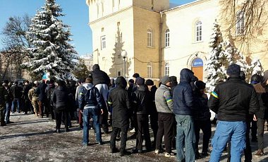 Участники акций "Шатуна" постепенно уезжают из центра Киева на метро