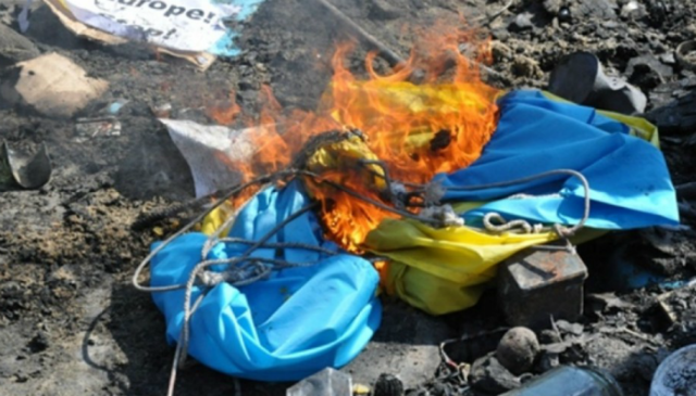 Польский посол назвал сожжение украинского флага провокацией России