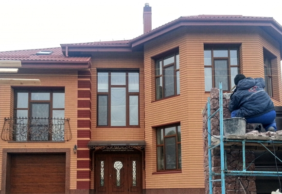 Незадекларований маєток та родинний бізнес житомирського голови СБУ