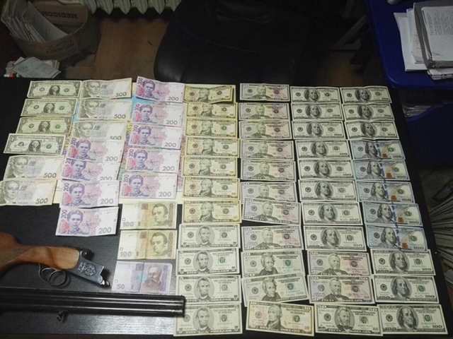 СБУ задержала сотрудника одесской полиции, который продавал разрешения на травматы