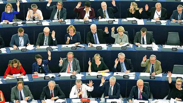 Европарламент принял еще одну антироссийскую резолюцию, Путин отреагировал