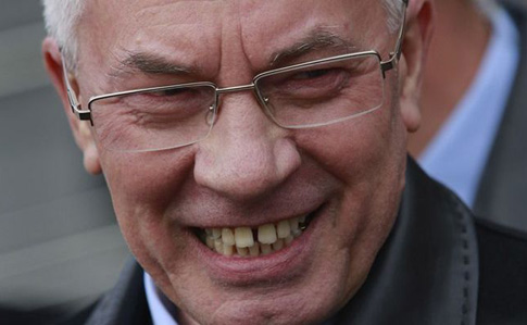 Азаров назвал Януковича мелкой енакиевской шантрапой, а Гордона – идиотом