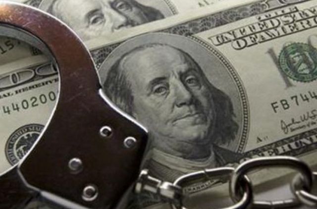 В Хмельницкой области взяточник уезжал от полиции, разбрасывая деньги