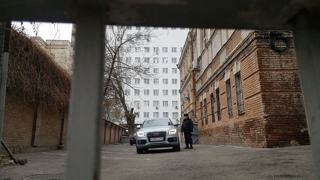 Януковича привезли в суд