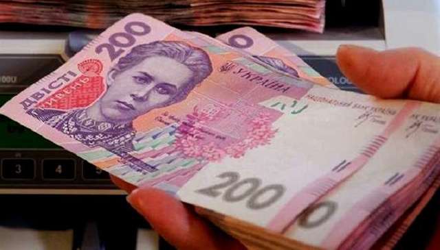 Стало известно, сколько денег украинцы отдали на войну