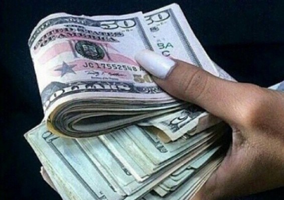 Жительница Каменского предлагала следователю 10 тыс. грн, чтобы "замять" дело в отношении виновника ДТП