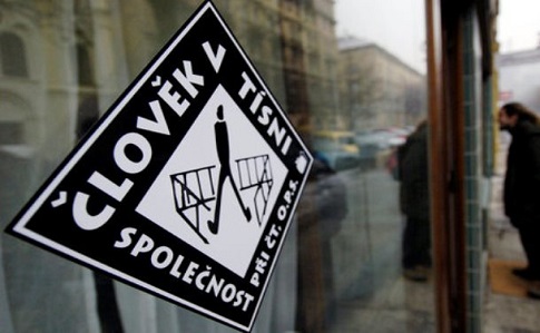 У "ДНР" вимагають припинити діяльність гуманітарної організації "Людина у скруті"