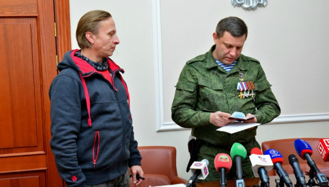 Захарченко вручил Охлобыстину «паспорт ДНР»