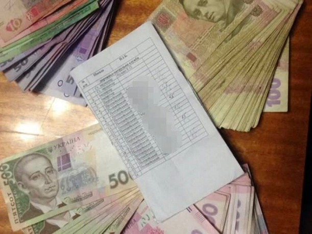 В Каменском руководство патрульной службы собирало ежемесячную “дань” с подчинённых