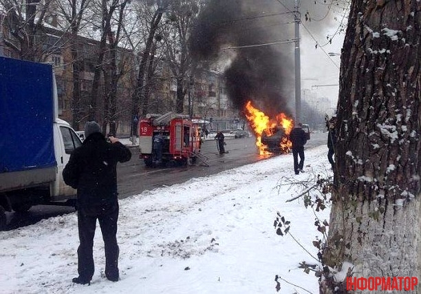 В Киеве сгорел микроавтобус