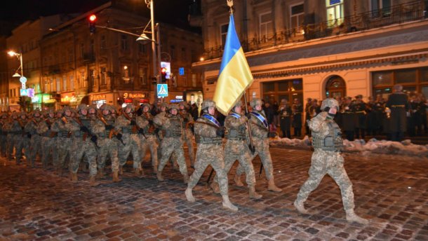 Центр Львова заповнили озброєні військові