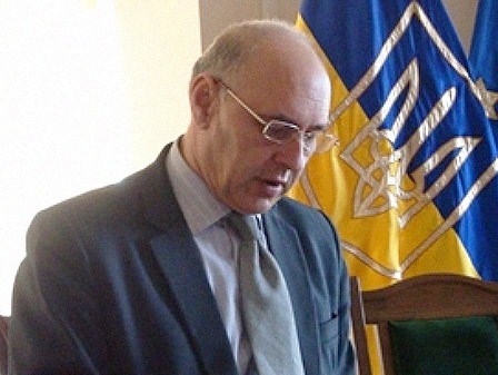 Экс-глава Глобинского района, вымогавший 23 тысячи долларов, остался на свободе