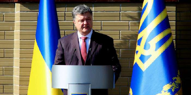 Благодаря волонтерам бойцы АТО чувствуют заботу и опеку - Порошенко