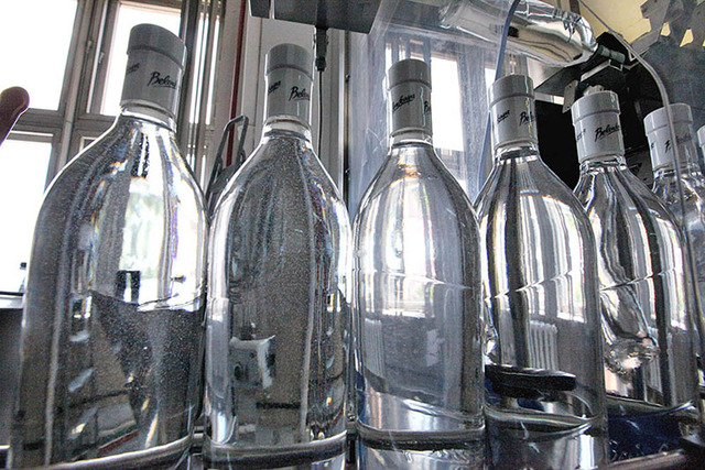 У Дніпрі знайшли склад фальсифікованої горілки на мільйон гривень