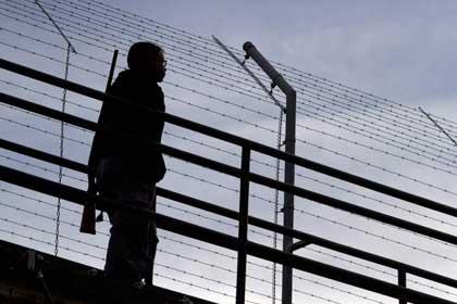 Стремительная карьера. Уголовник подался в тюремщики к террористам