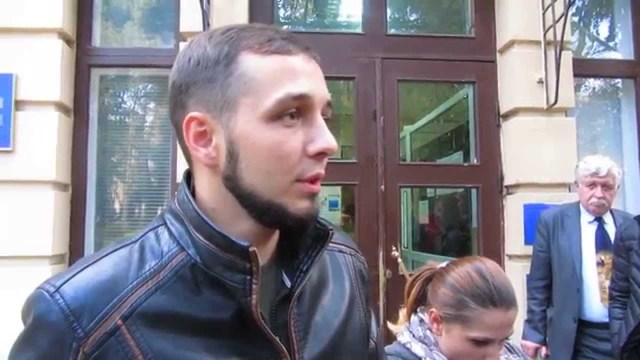 Суд звільнив активіста Хорта, який порвав портрет Порошенка