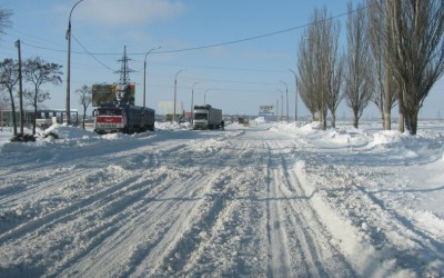 Трасса Днепр-Донецк парализована — 500 авто замерзают в снежных заносах
