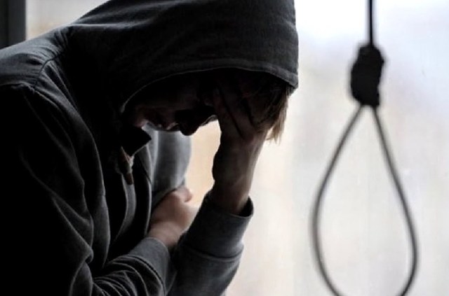 В Мариуполе девушка выбросилась из окна по указанию из группы "ВКонтакте"