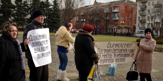 В Херсоне возник конфликт между участниками антиправительственного митинга (ВИДЕО)