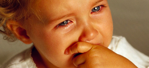 Зреагували вчасно: На плач дітей у Черкасах виламали двері квартири