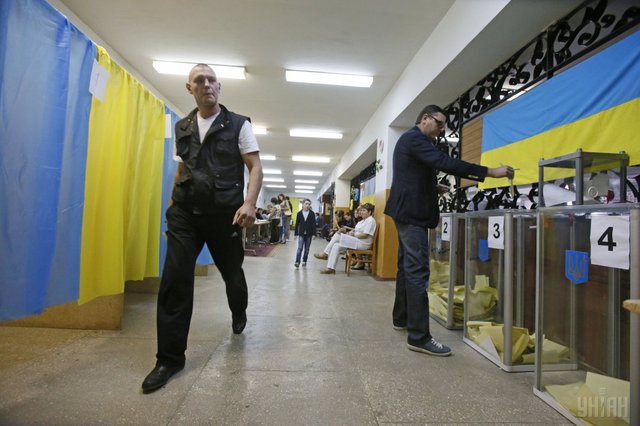Выборы в Украине: где сегодня голосуют и кого выбирают