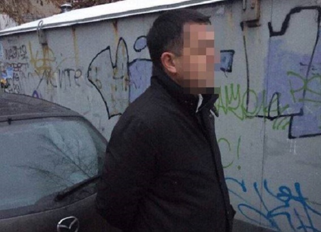 Чиновника исполнительной службы Киева обвиняют во взяточничестве