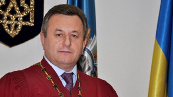 Столичный судья 10 лет живет в трехэтажном "недострое" под Киевом