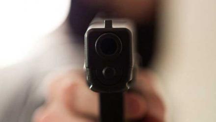 Ради пяти тысяч гривен грабители обстреляли машину и ее владельца