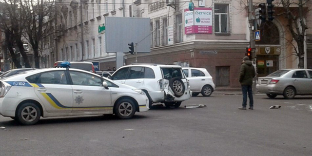 В Днепре экскаватор стал причиной массовой дорожной аварии (ФОТО)