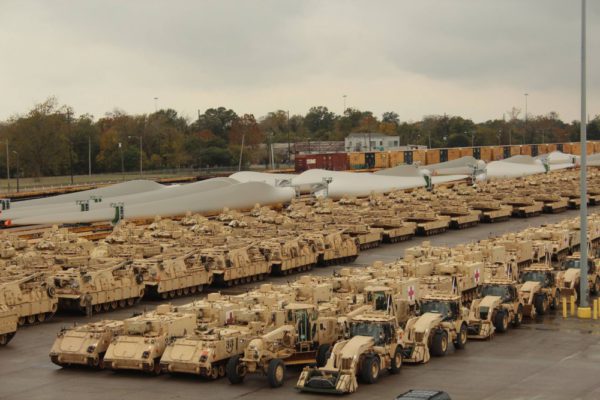 Многоходовочка года: из США в Европу направляется 3000 единиц военной техники, — блогер