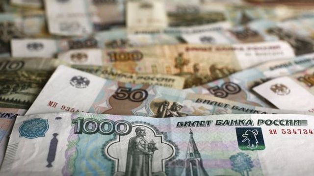 Реальные доходы россиян падают третий год подряд