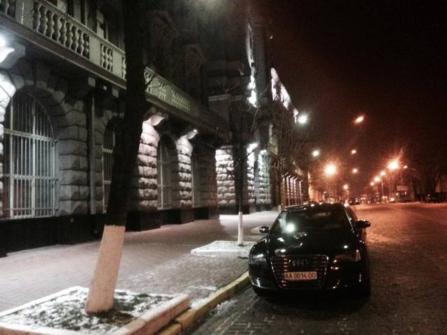 Кортеж Порошенко ночью приехал в СБУ - журналист