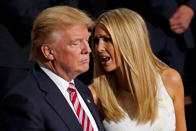 На дочь Трампа напали в самолете