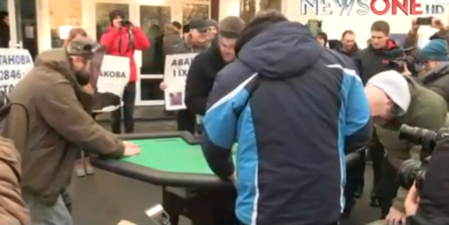 "Автомайданівці" пікетують МВС